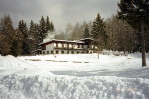 Uno dei rifugi delle regola, com'era una volta. Oggi Ã¨ un nuovo albergo ...