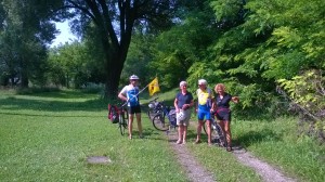 Lungo il sentiero (privato!!) che ci evita la salita a Mori!