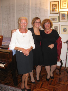 La nostra Presidente Cristina, pianista e cantante lirica, on le due "colleghe"