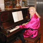 Cristina Endrizzi al pianoforte della Fraglia Vela Riva