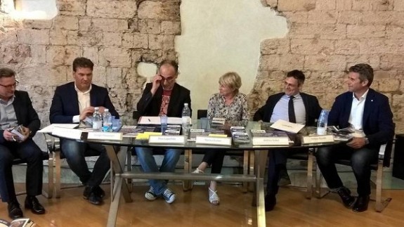 600 Un-libro-una-citta-Calvino-Eco-Rigoni-Stern-e-Morante-in-semifinale_imagefull